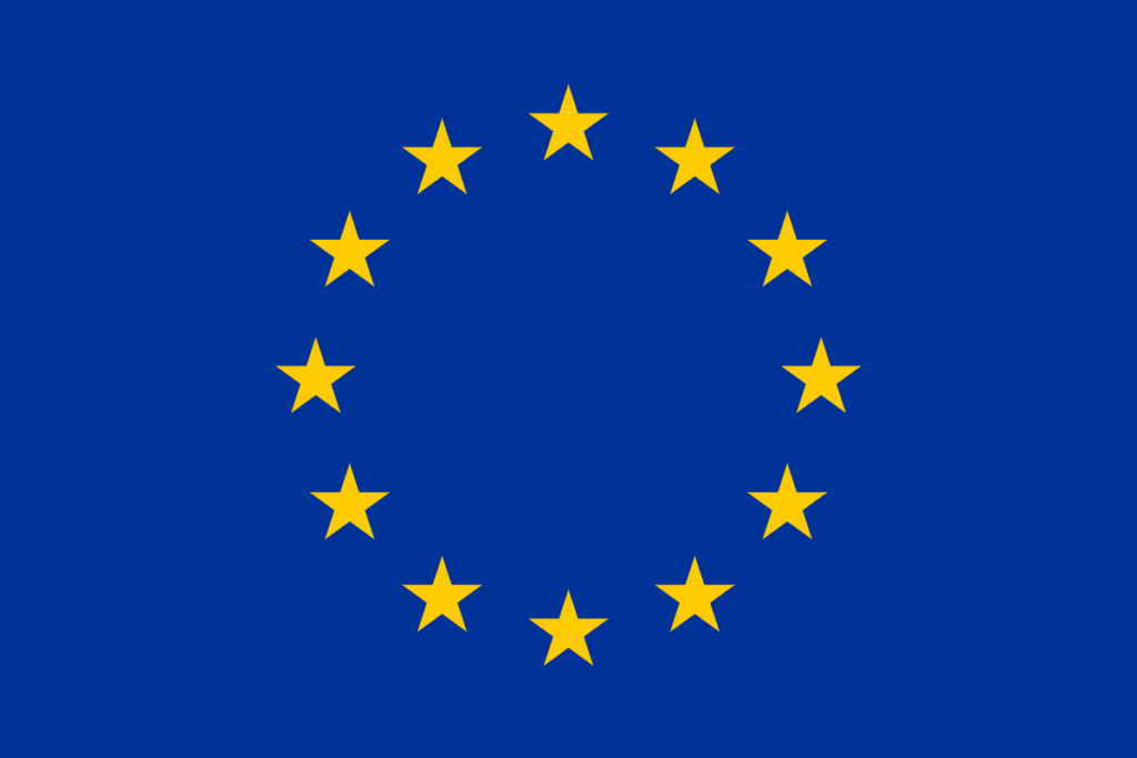 Die Europäische Flagge dient als Hinweis auf die Förderung 'Kofinanziert von der Europäischen Union' von AKmira Optronics